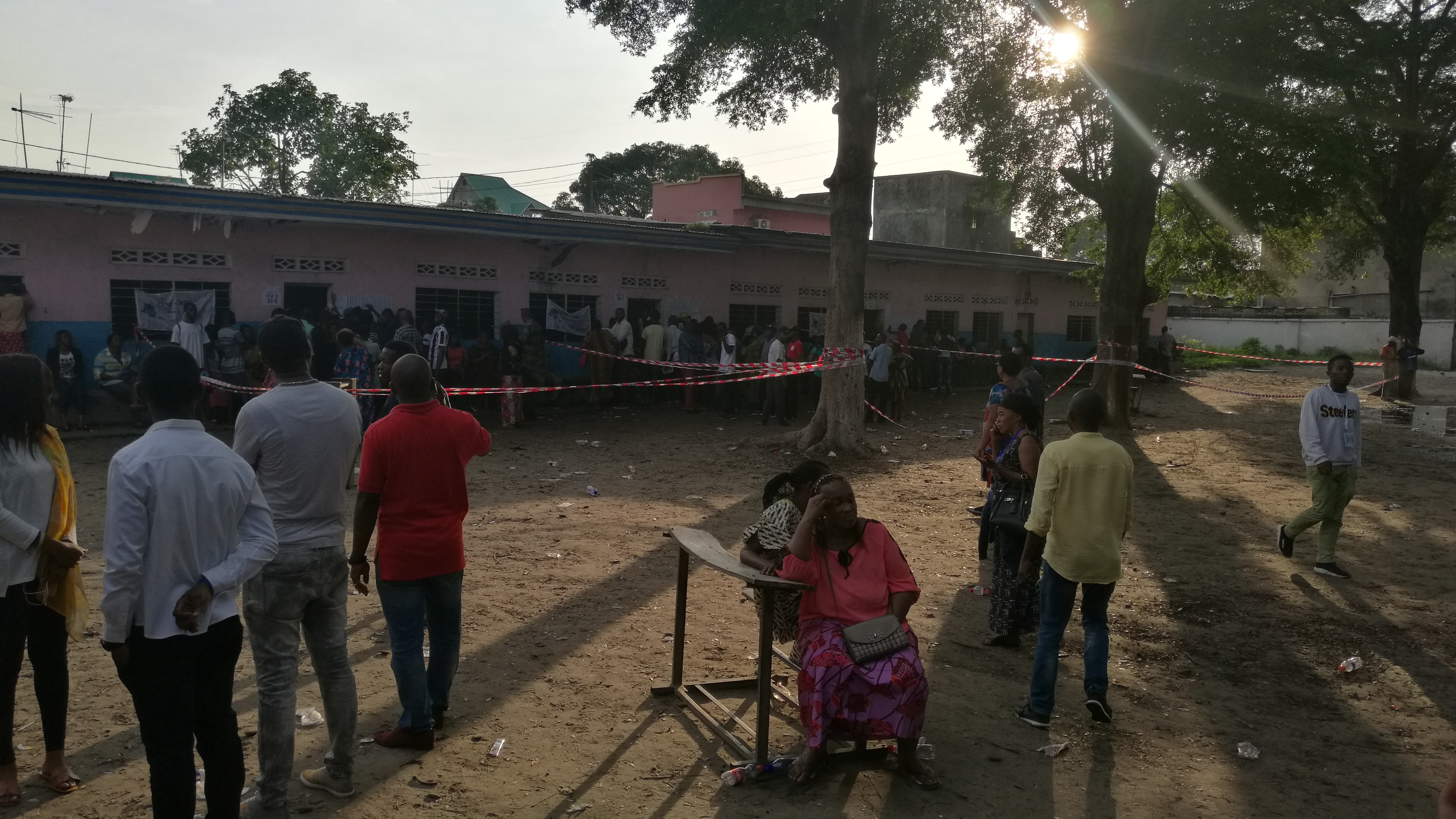 Kinshasa : 18 heures, les votes se poursuivent 1