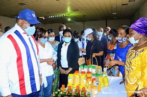 RDC : le couple présidentiel visite le marché de samedi de la Fikin!
