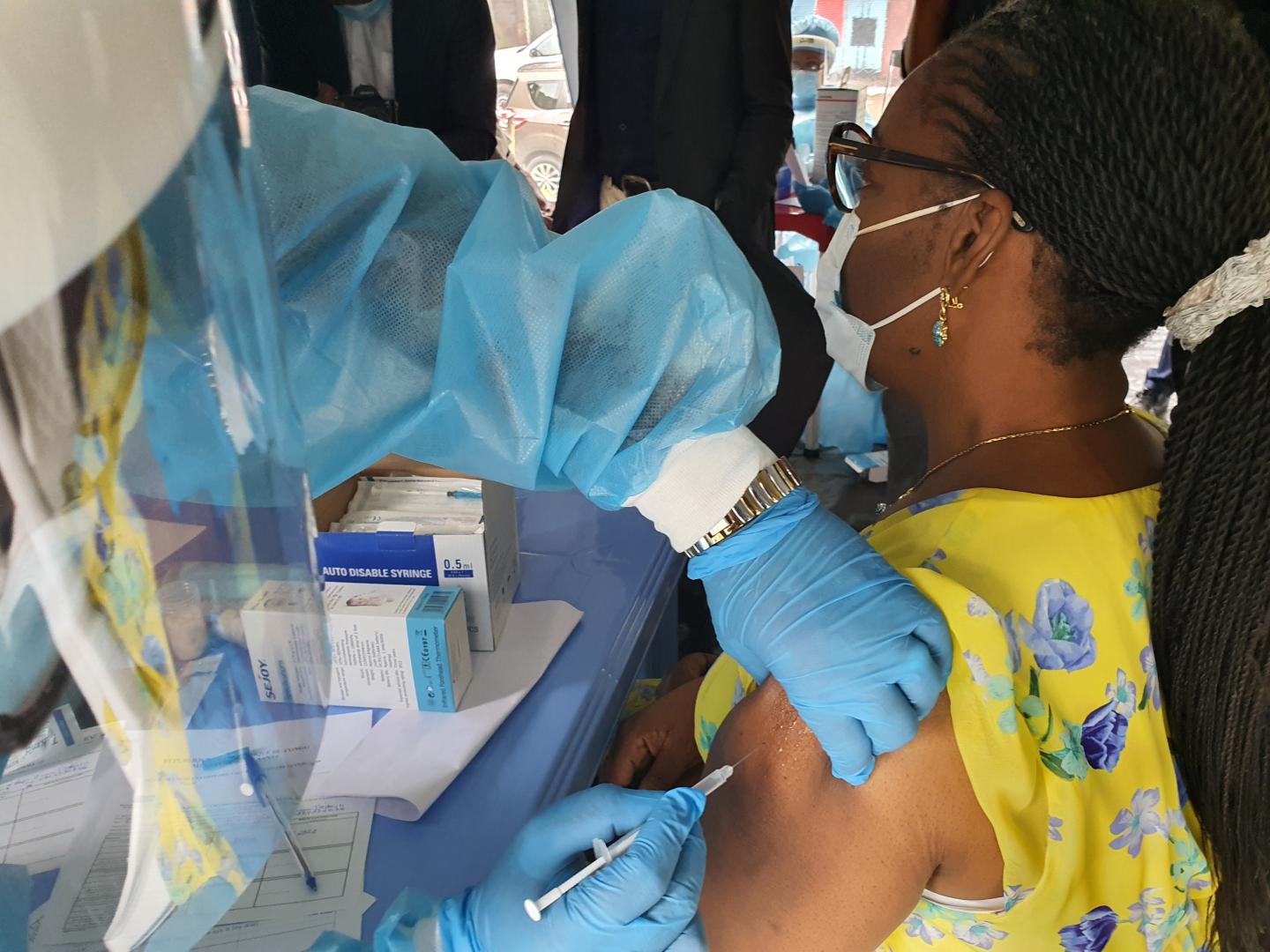 RDC: Covid-19, la couverture vaccinale baisse de 10% soit de 53% à 43%
