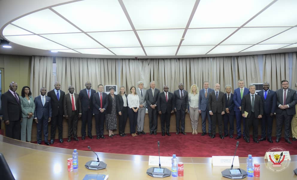 RDC : le climat des affaires au centre des discussions entre le Premier Ministre Sama et 16 Ambassadeurs et Chefs des missions diplomatiques à Kinshasa