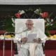 le pape francois participe a une reunion de priere a la cathedrale notre d